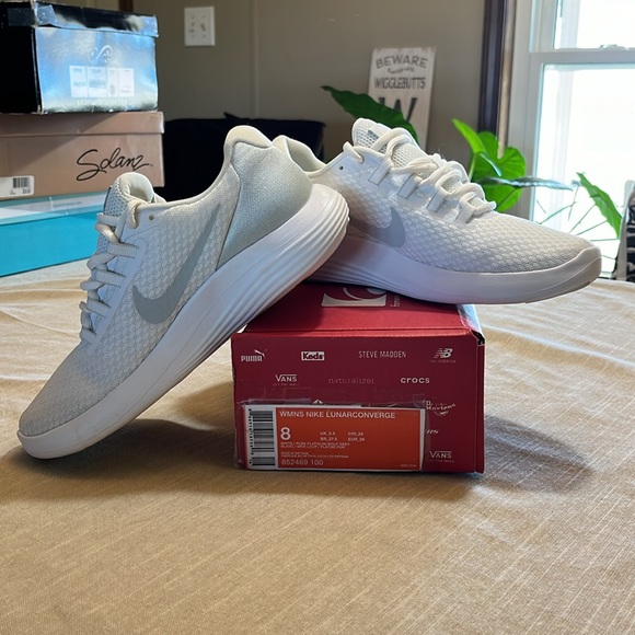 Nike Shoes - Nike LunarConverge Womens Running Shoe. White/pure platinum-wolf grey. Size 8